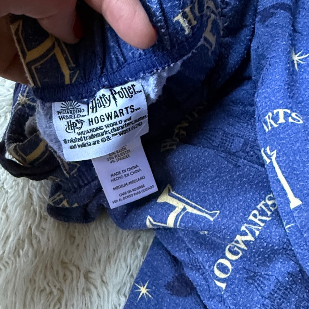 Hogwart's PJ's - M - Picture 4 of 7
